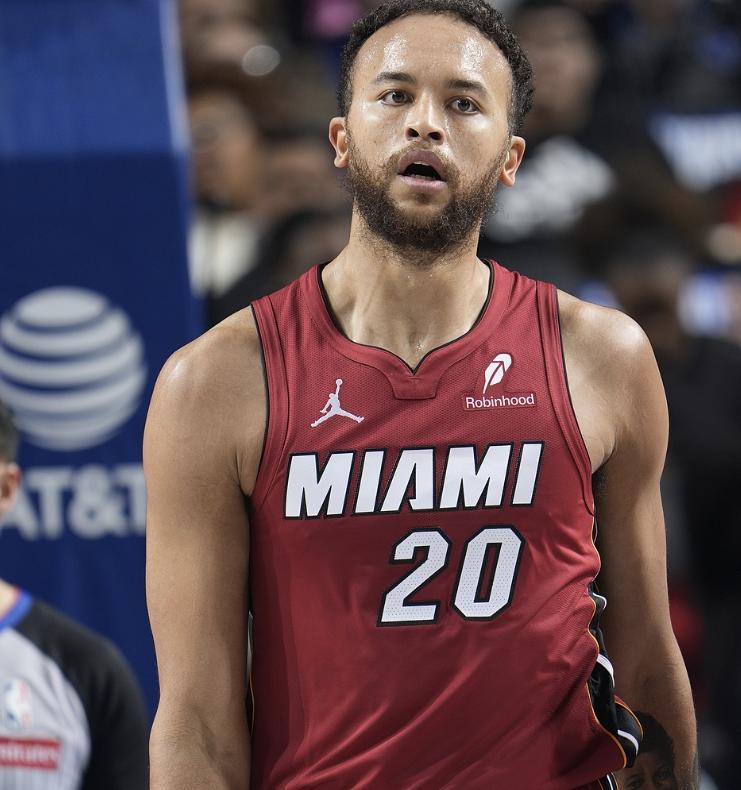 莱万多夫斯基遭遇三连败，热火教练面临压力！